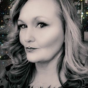 Meet your Posher, Loralee